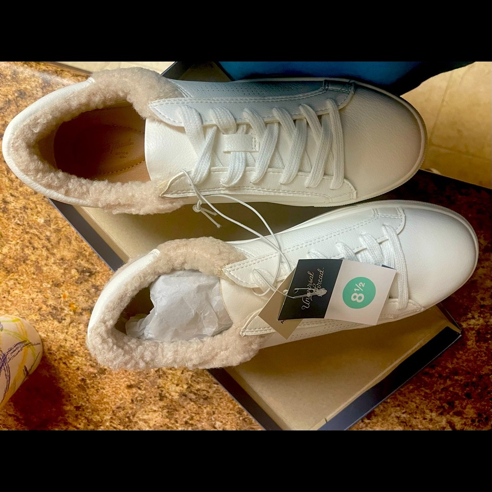 Brand new womens shoes. Cushion comfort. Never worn